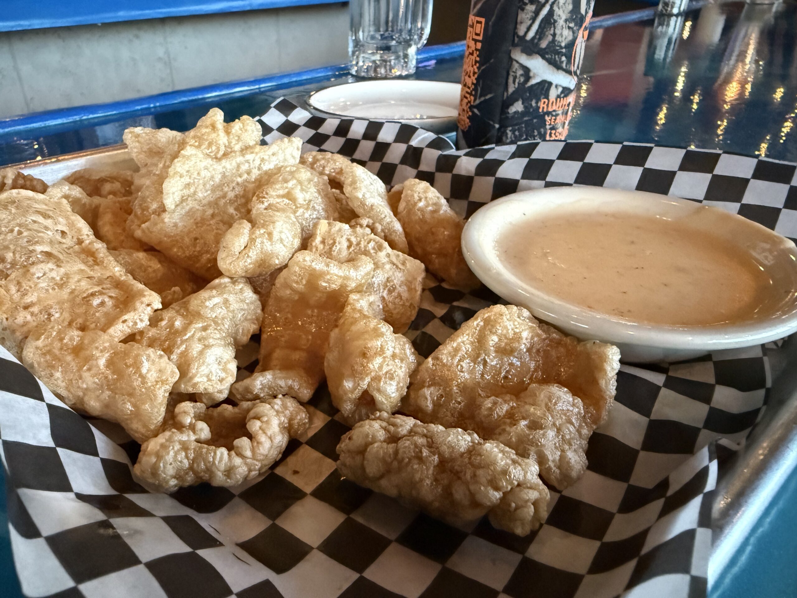 Puddle Jumpers in Tavares: Sizzling Pork Rinds, Cold Beers & a Laid-Back Vibe